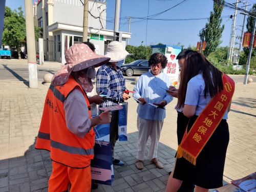 山(shān)西78保險宣傳(chuan)日(ri)保險知識進(jin)農村 (5)